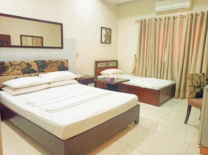 Hotel Silver Sand Multan Extérieur photo