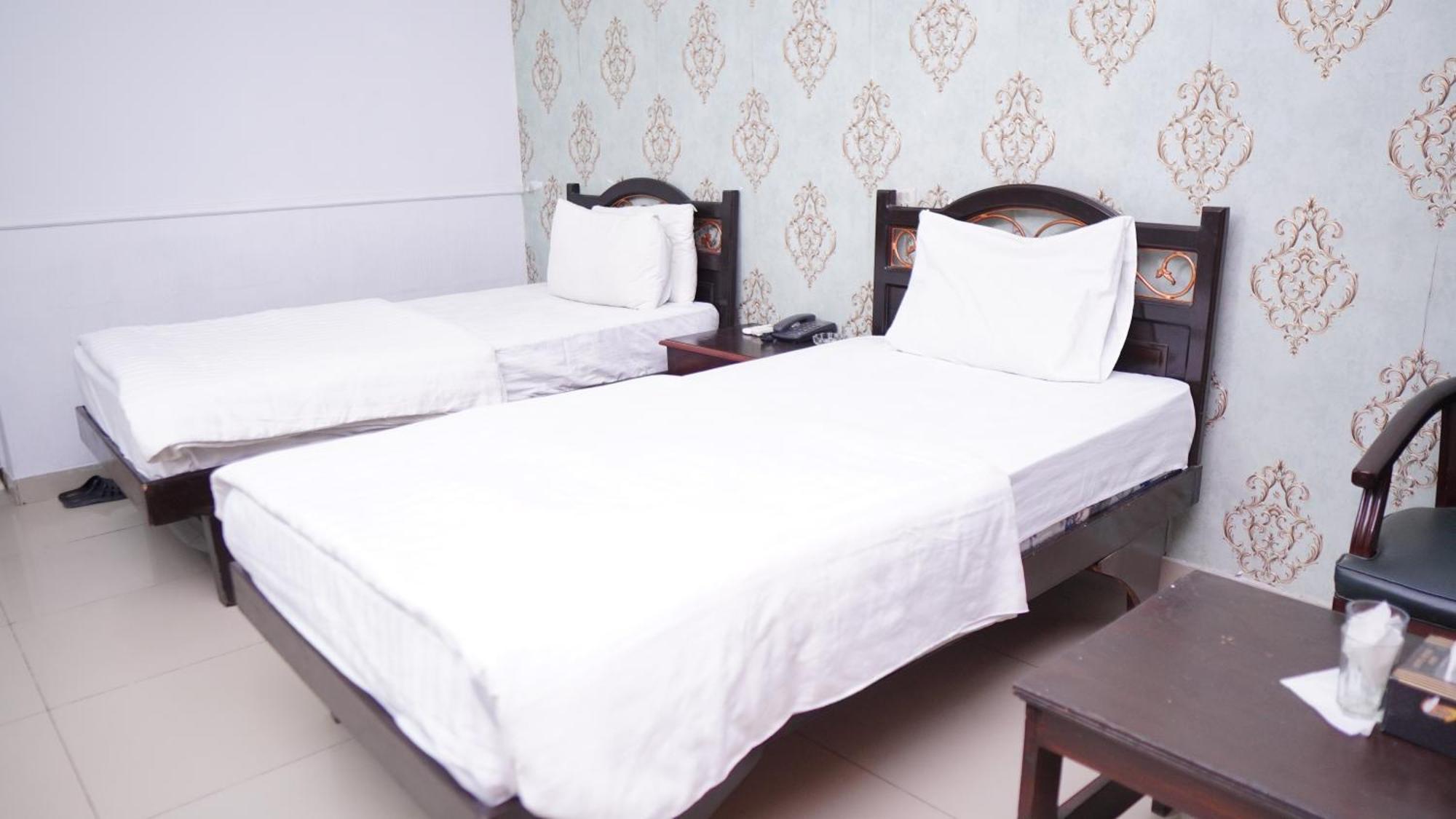Hotel Silver Sand Multan Extérieur photo