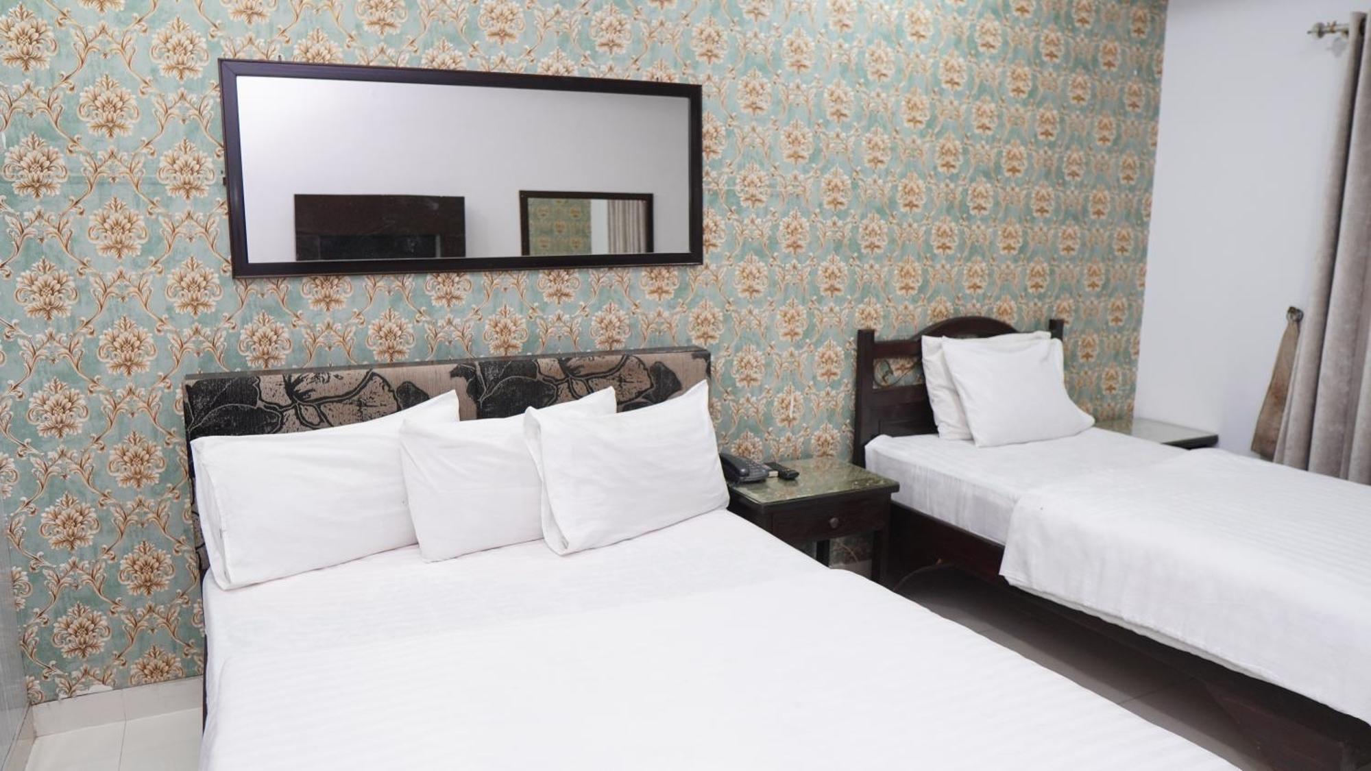 Hotel Silver Sand Multan Extérieur photo